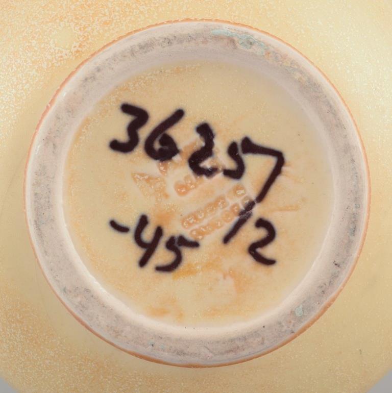 Metà XX secolo Bobergs Fajansfabrik/Gefle, Svezia. Vaso grande in ceramica, a collo stretto. in vendita