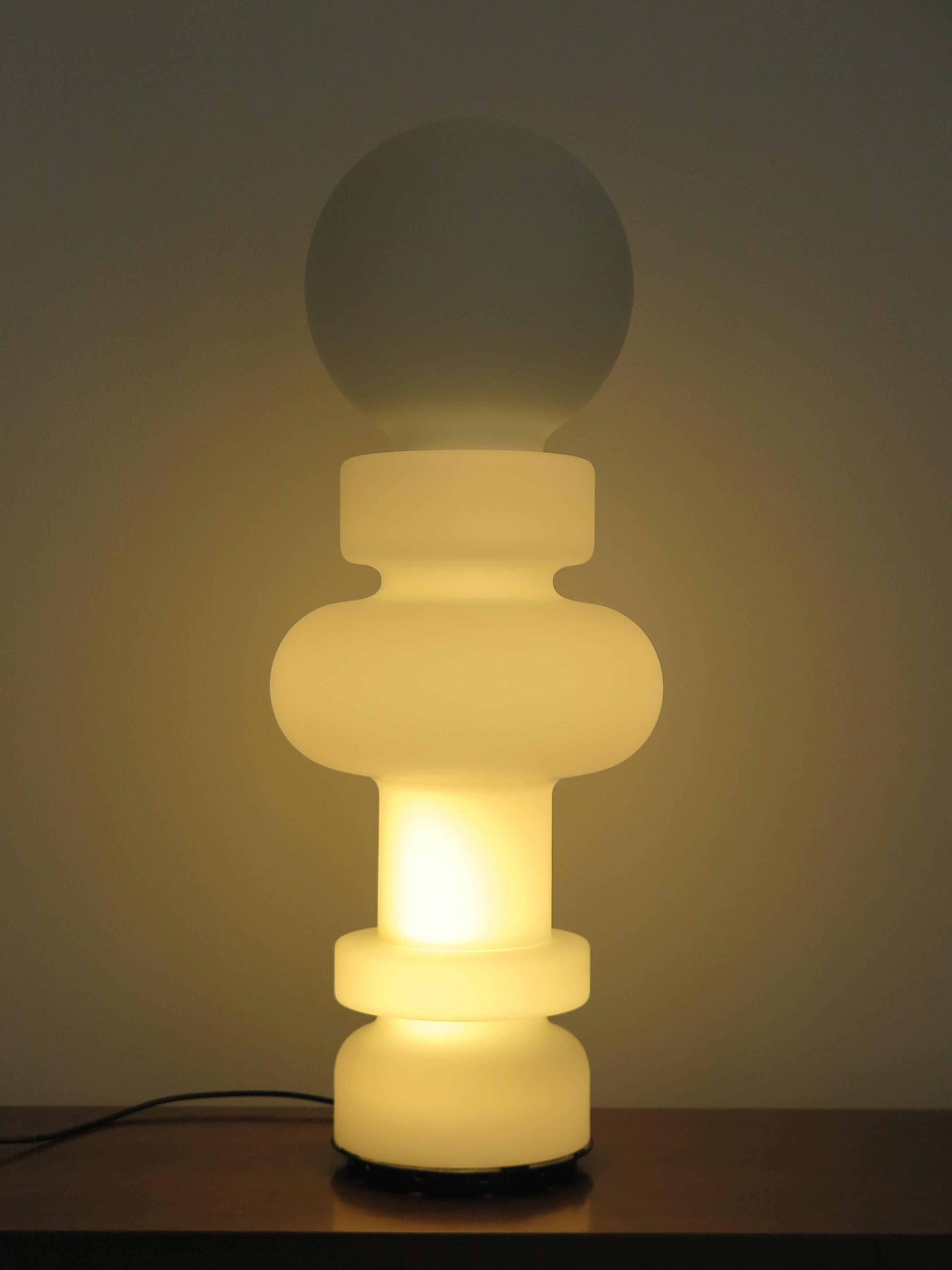 Bobo Piccoli für Fontana Arte, Italienische Mid-Century-Tischlampe „Re“ aus Glas, 1960er Jahre (Moderne der Mitte des Jahrhunderts) im Angebot