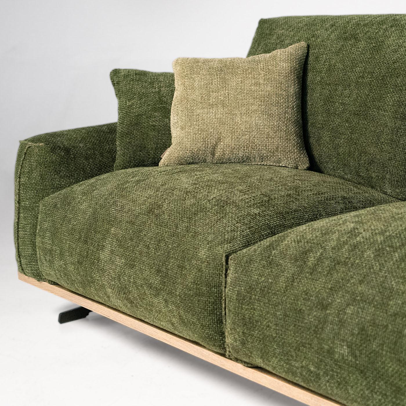 Boboli Green Fabric Sofa with Wooden Base by Mantellassi 1926 en Nuevo estado para la venta en Milan, IT