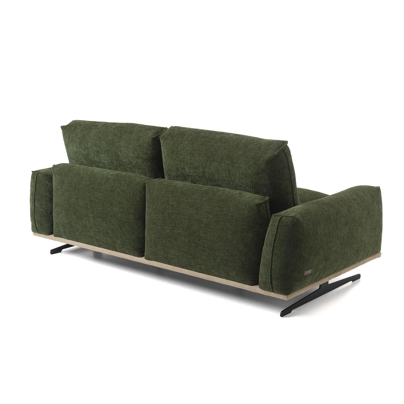 BBoboli is the perfect sofa for those seeking extra comfort with soft, welcoming lines and the practicality of a high-leg design. The seat, back, and armrests rest on a platform with sled legs, allowing for creative fabric and color combinations.