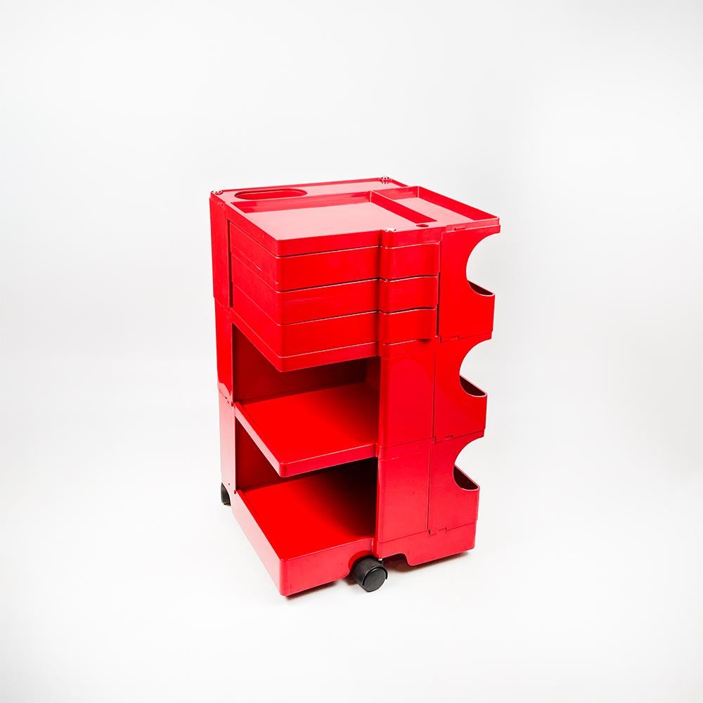 Boby trolley designed by Joe Colombo for Bieffeplast, 1970.

With different storage compartments and 3 drawers.

Made of ABS plastic in red.

In good condition, some marks on the plastic from use and three small cracks at the bottom, visible in the