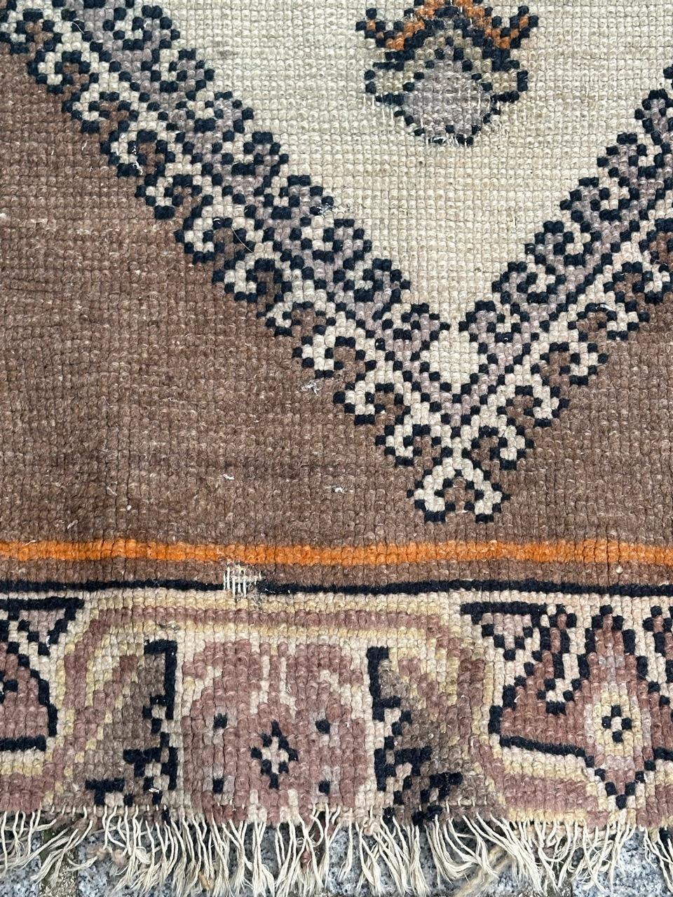 Nice vintage Tunisian kairouan rug For Sale 3