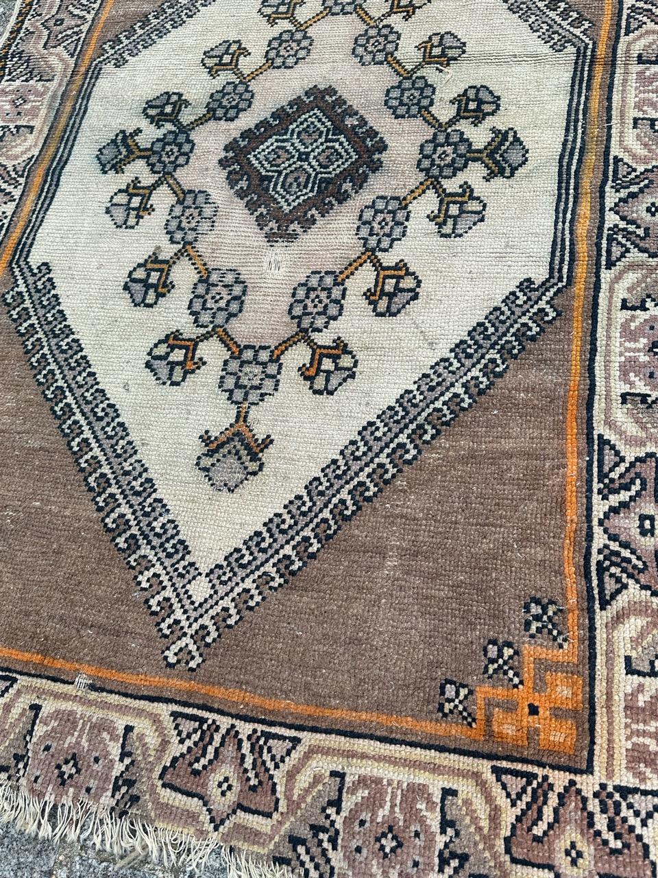 Nice vintage Tunisian kairouan rug For Sale 7