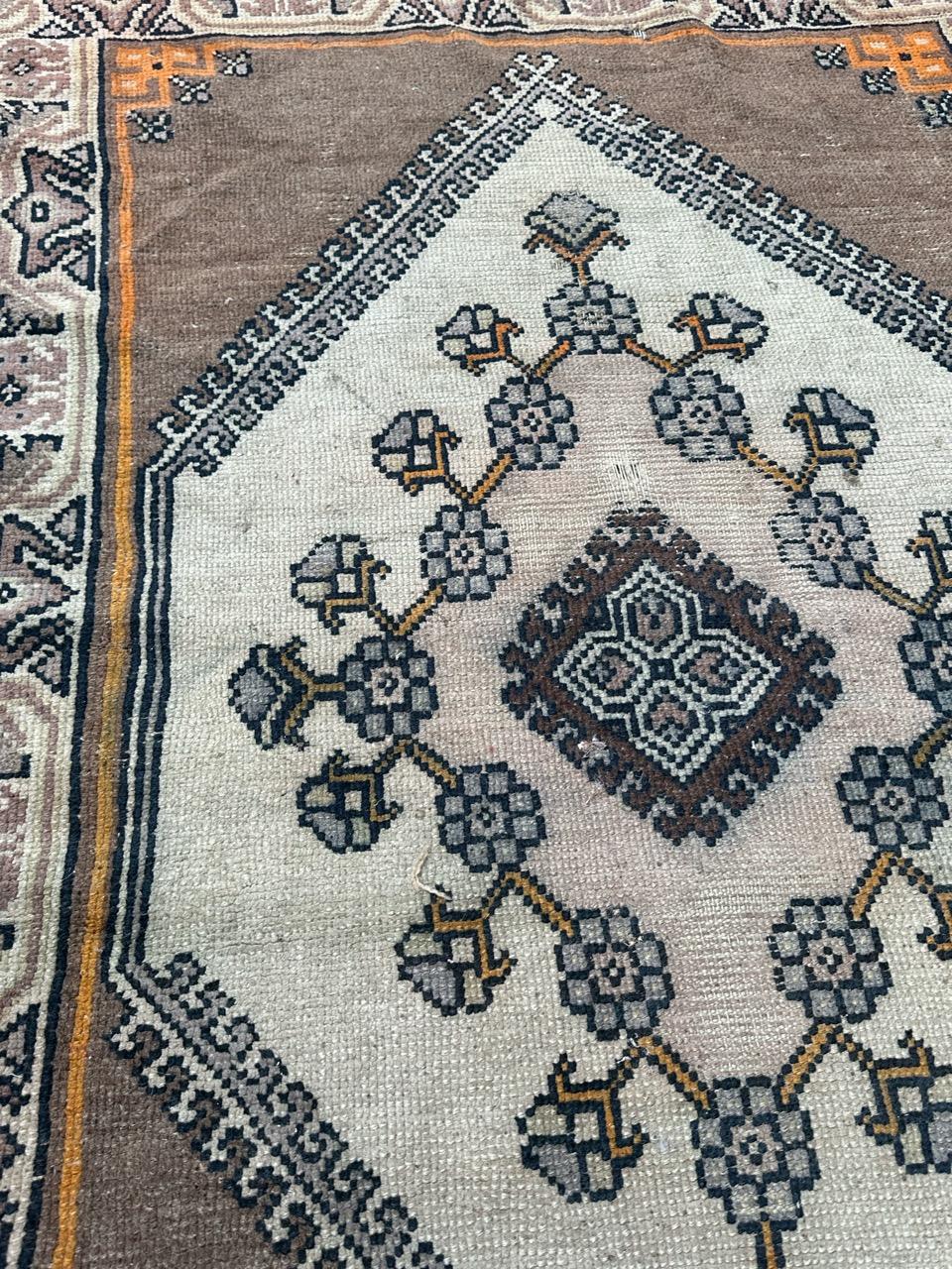Nice vintage Tunisian kairouan rug For Sale 10