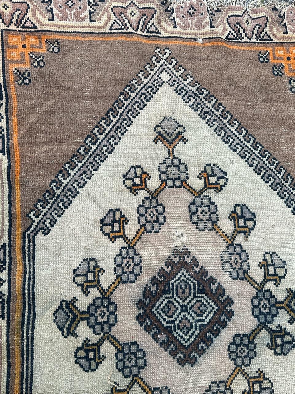 Nice vintage Tunisian kairouan rug For Sale 11
