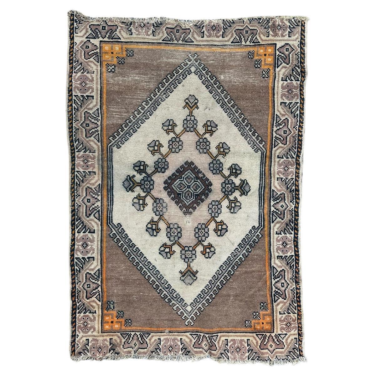 Bobyrug Schöner tunesischer Kairouan-Teppich im Vintage-Stil im Angebot