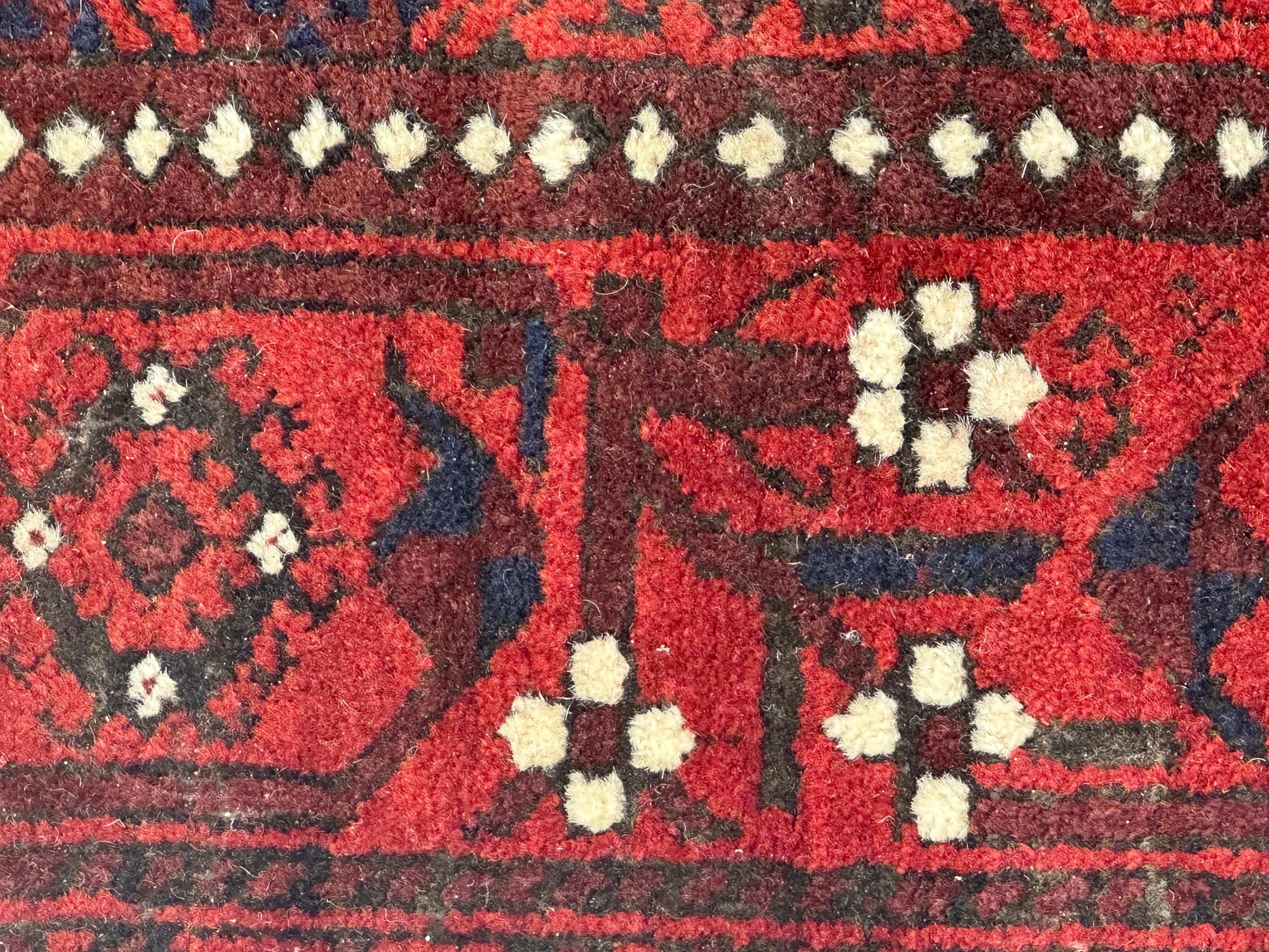 XIX secolo Tappeto antico tribale Turkmen Baluch Afghan di Bobyrug, afflitto da una distorsione in vendita
