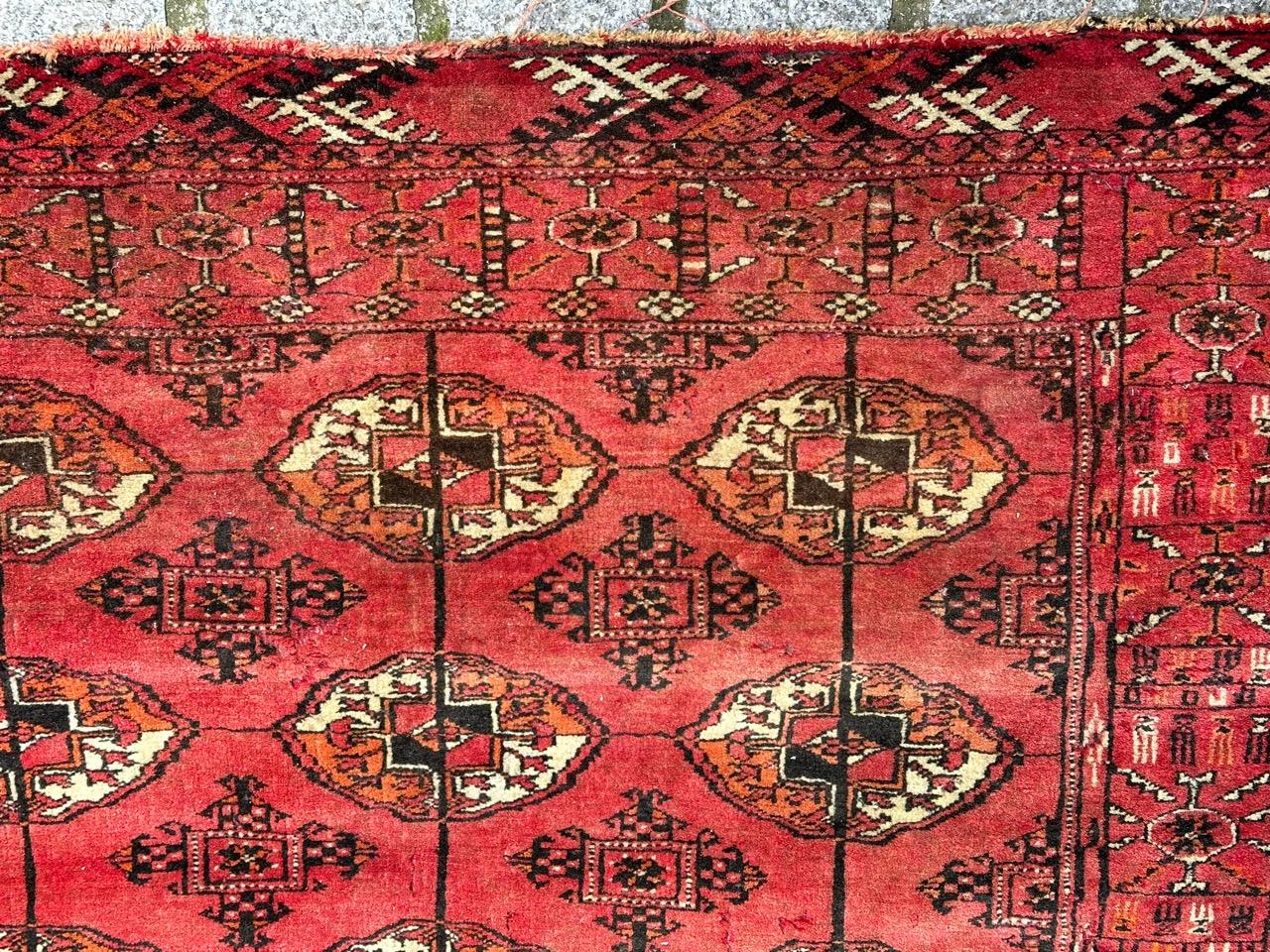 Bobyrug’s antique distressed Turkmen Bokhara rug  In Fair Condition For Sale In Saint Ouen, FR