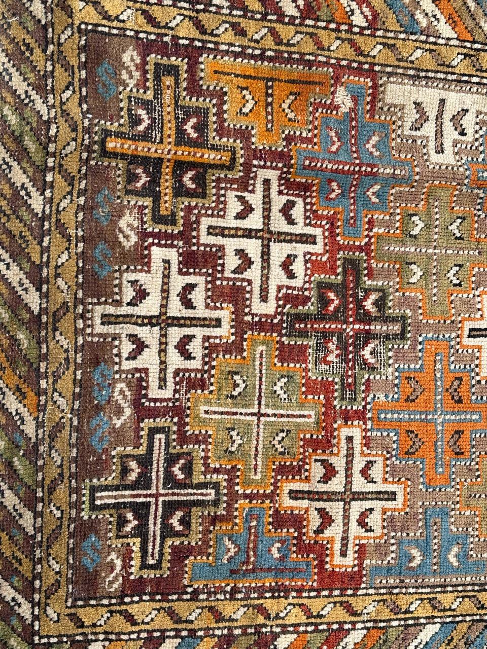 Pretty late 19th century shirvan fragment with beautiful geometrical design and nice colours.   Entirely hand knotted with wool on wool foundation. Small damage!

✨✨✨
