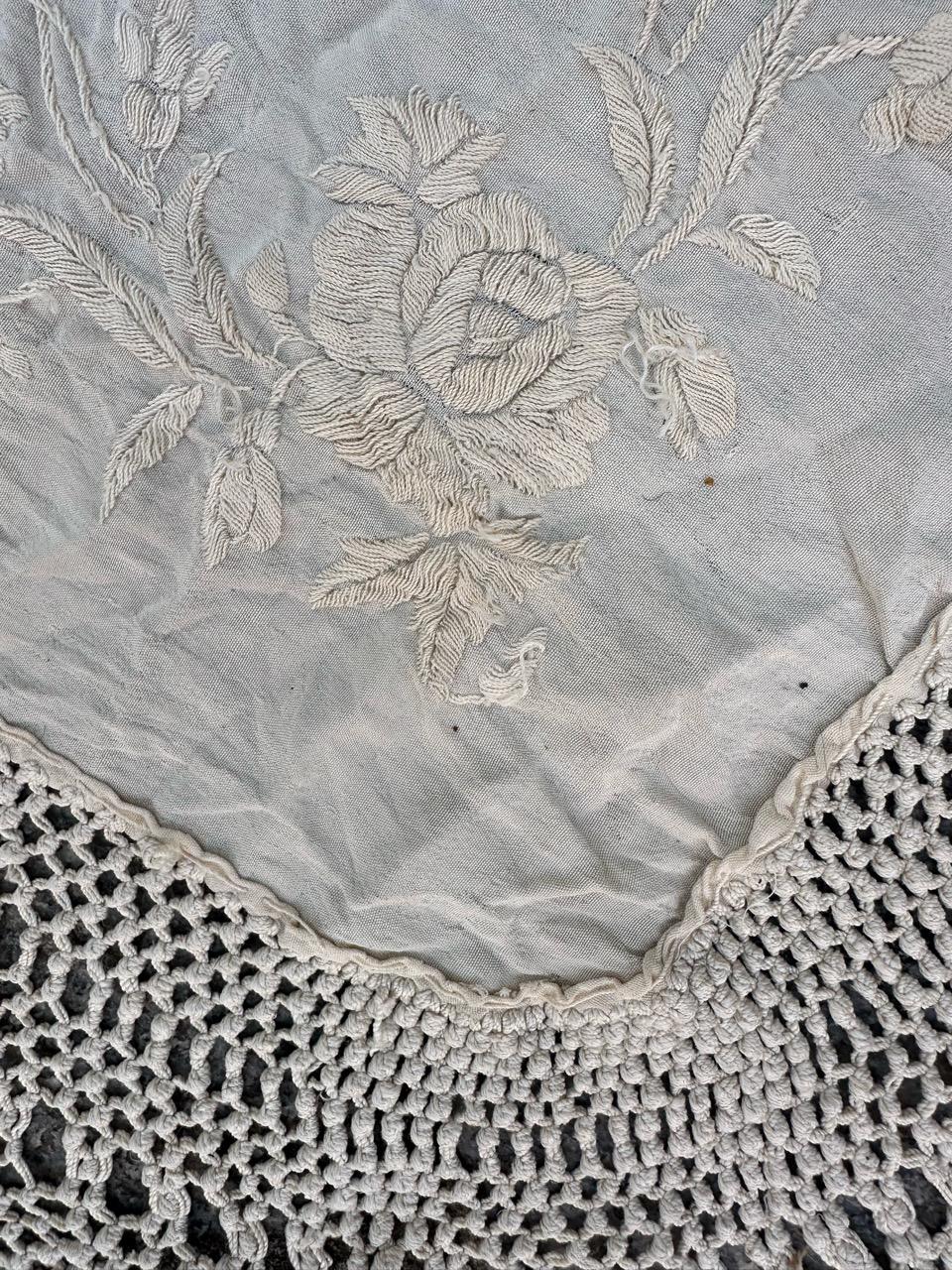 Bobyrug's Beautiful Antique Manila Embroidered piano Shawl Chinese embroidery en vente 5