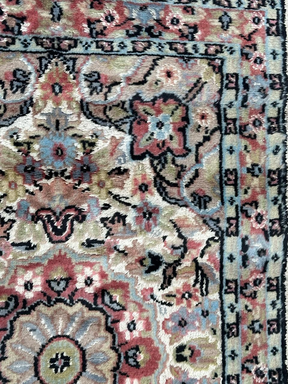 Bobyrug’s Beautiful little vintage silk and wool Pakistani rug  In Good Condition For Sale In Saint Ouen, FR