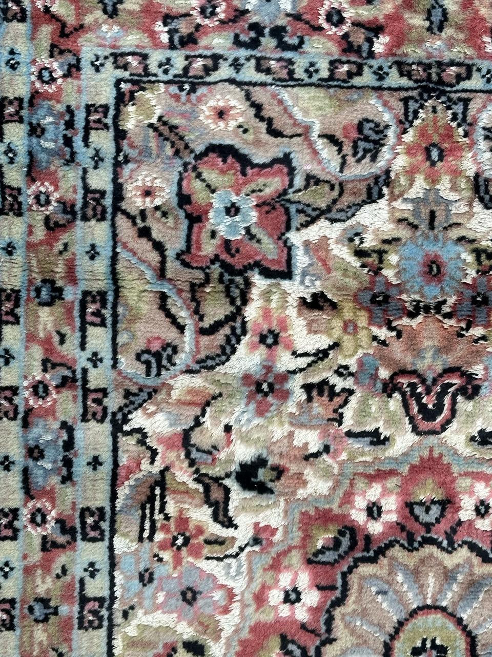 Late 20th Century Beautiful little vintage silk and wool Pakistani rug For Sale