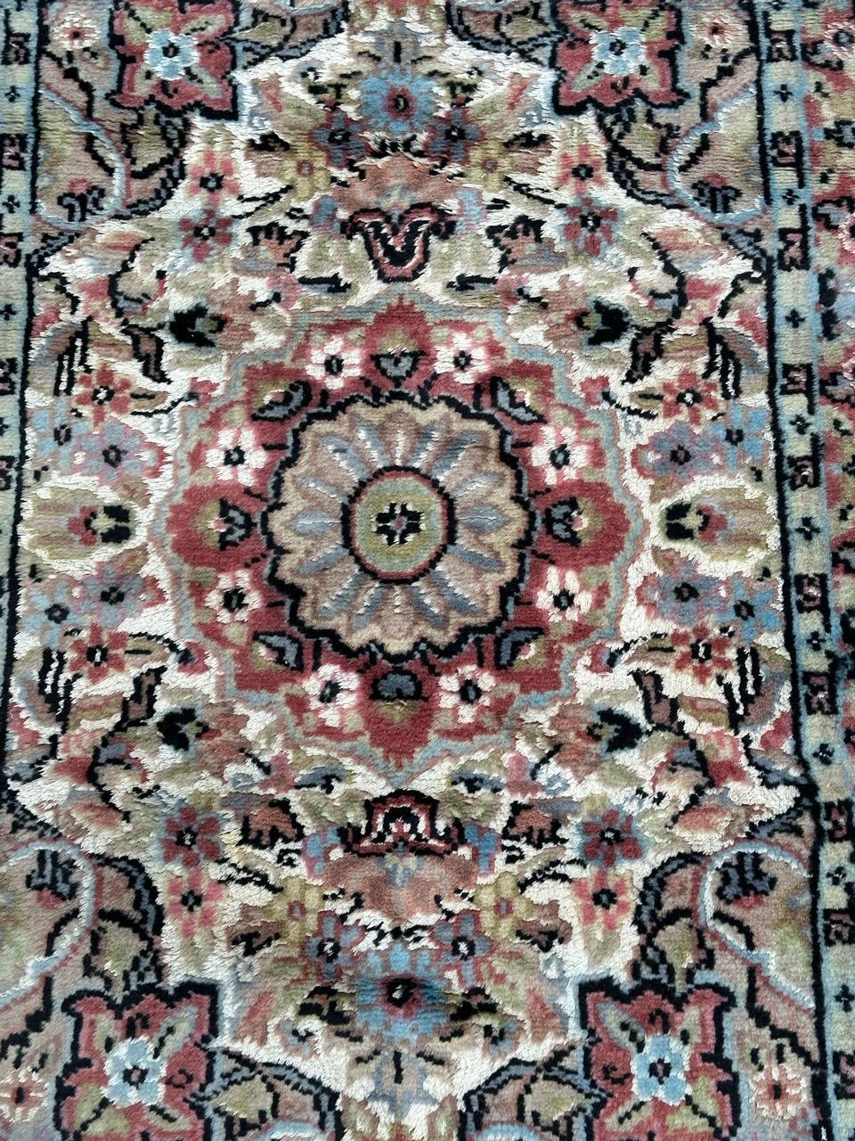 Beautiful little vintage silk and wool Pakistani rug  For Sale 1