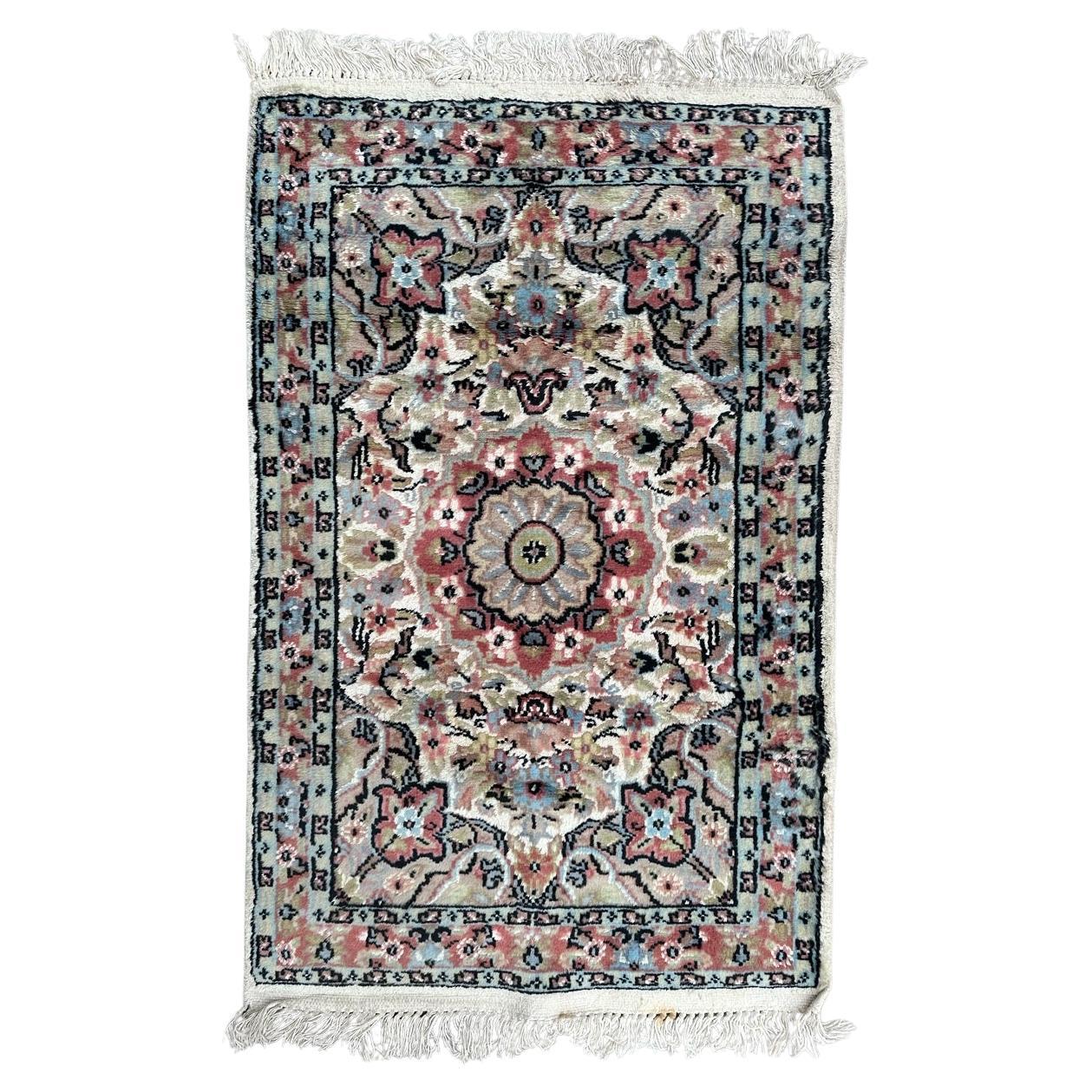 Beautiful little vintage silk and wool Pakistani rug For Sale