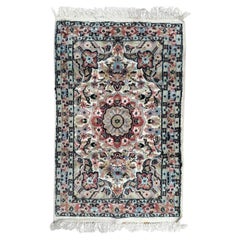 Magnifique petit tapis pakistanais vintage en soie et laine