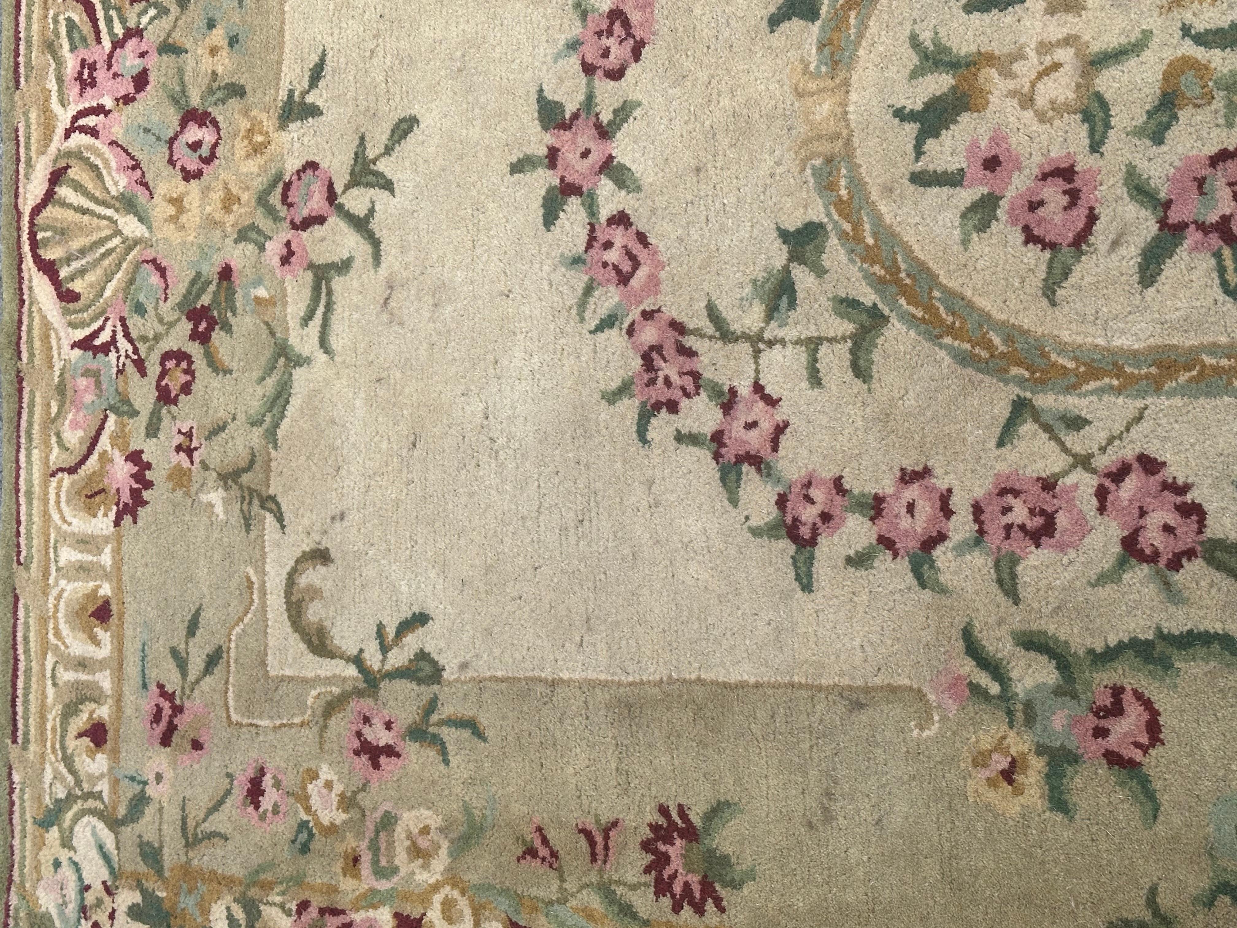 Bobyrug's Beautiful Savonnerie Style Hand Tufted Rug im Angebot 4