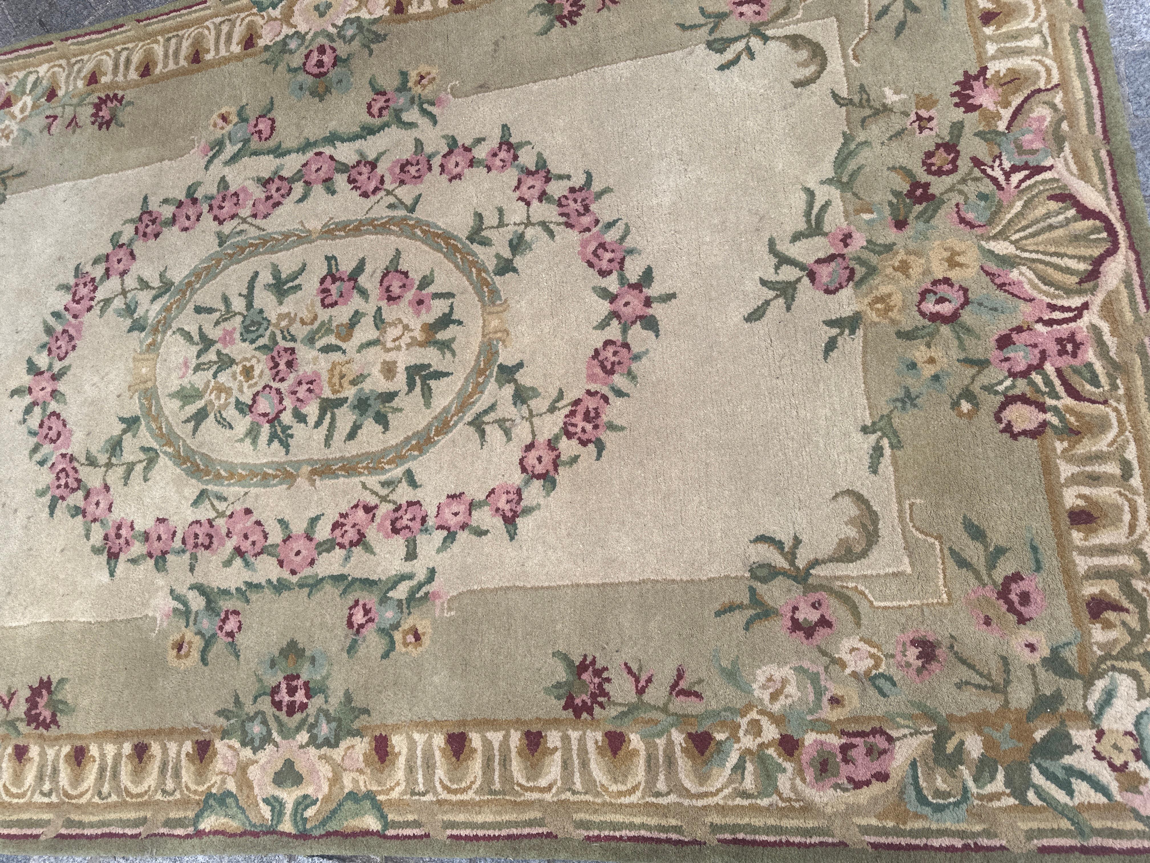 Bobyrug's Beautiful Savonnerie Style Hand Tufted Rug im Angebot 12