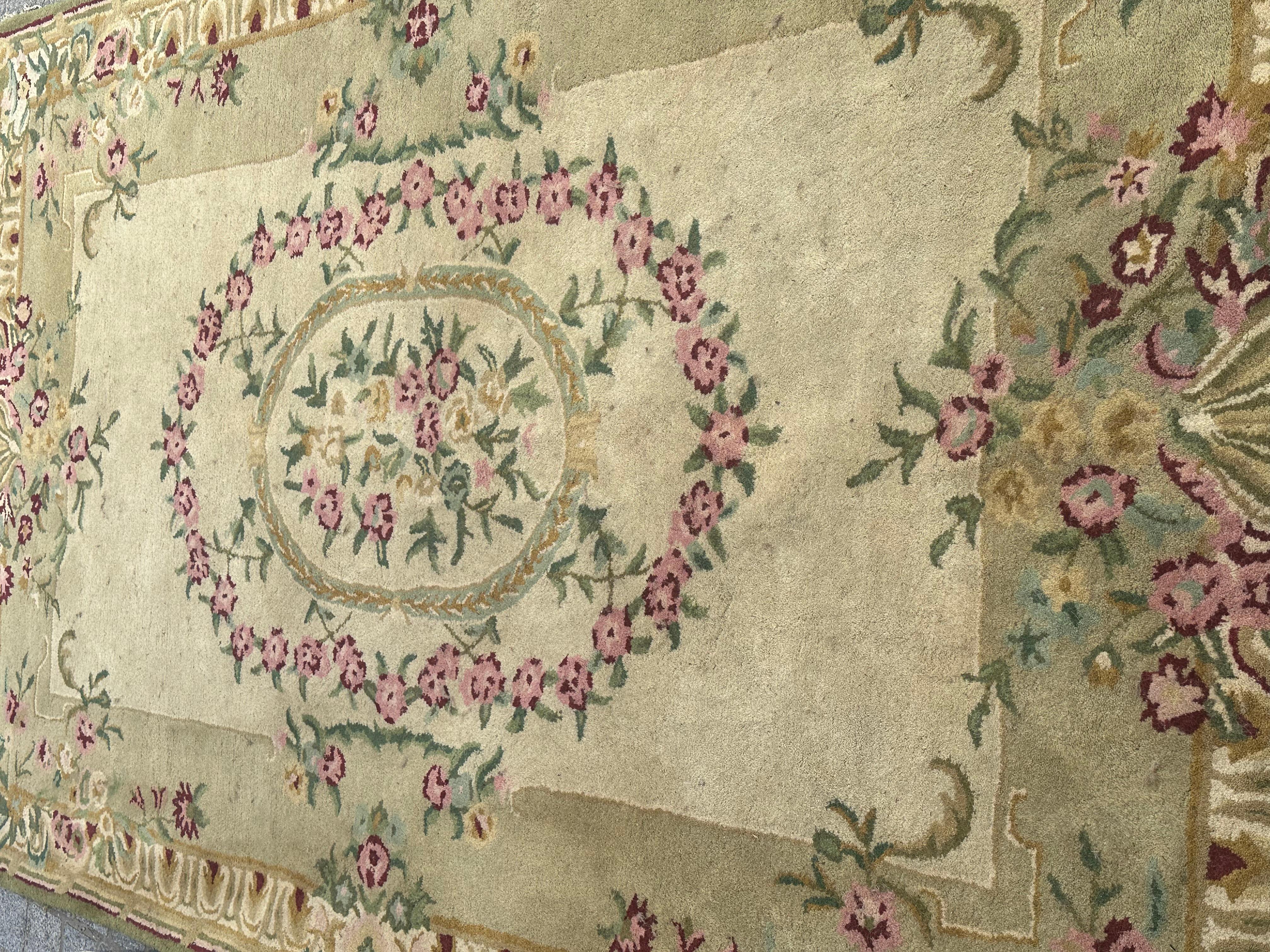 Bobyrug's Beautiful Savonnerie Style Hand Tufted Rug im Angebot 1