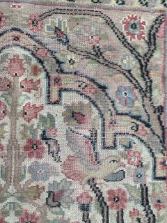 Preciosa alfombra paquistaní vintage pequeña de seda y lana
