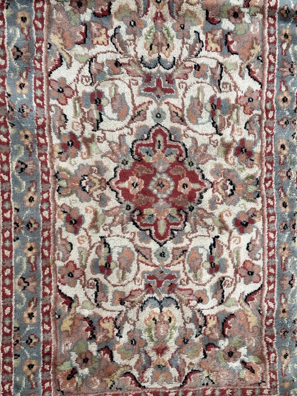 Nice 20th century Pakistani rug with beautiful floral design and nice colours with a white field, pink , blue , yellow and black, entirely and finely hand knotted with wool and silk on cotton foundation.

✨✨✨
