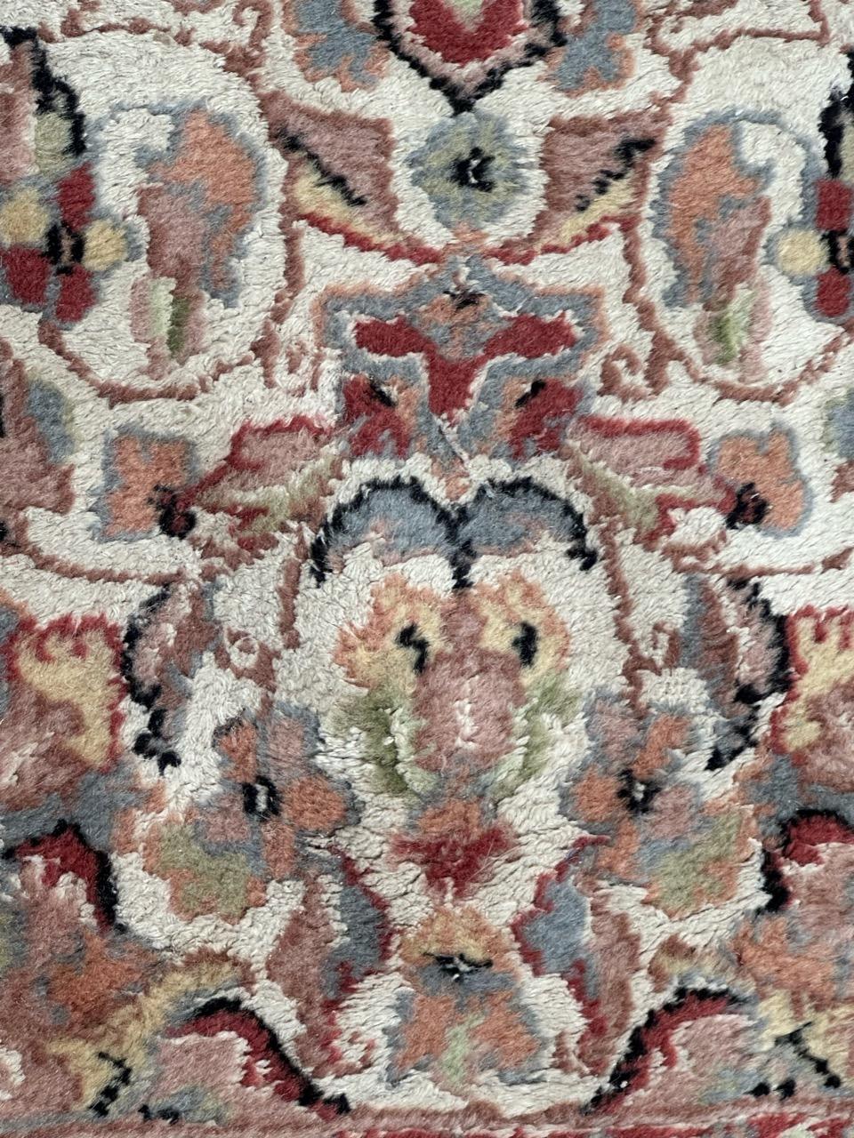 Beautiful small vintage silk and wool Pakistani rug  In Good Condition For Sale In Saint Ouen, FR