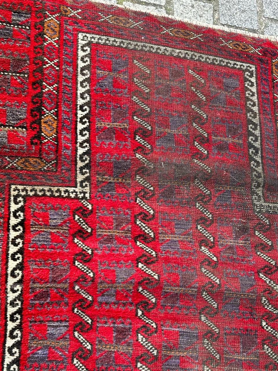 Bobyrug’s Beautiful vintage distressed Turkish rug  In Distressed Condition For Sale In Saint Ouen, FR