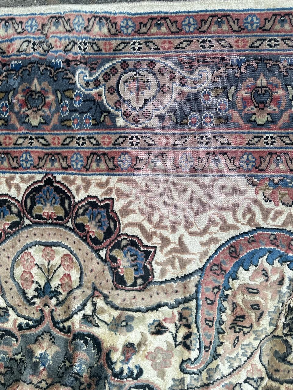 Beautiful vintage Pakistani rug  For Sale 3