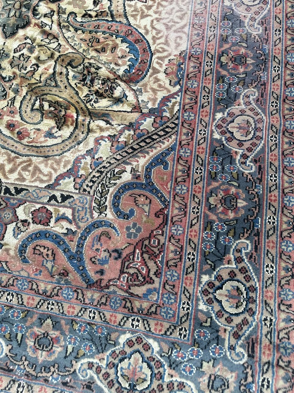 Beautiful vintage Pakistani rug  For Sale 5