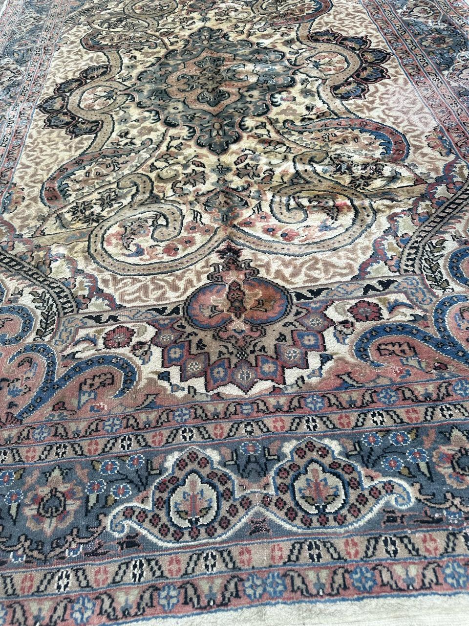 Beautiful vintage Pakistani rug  For Sale 6