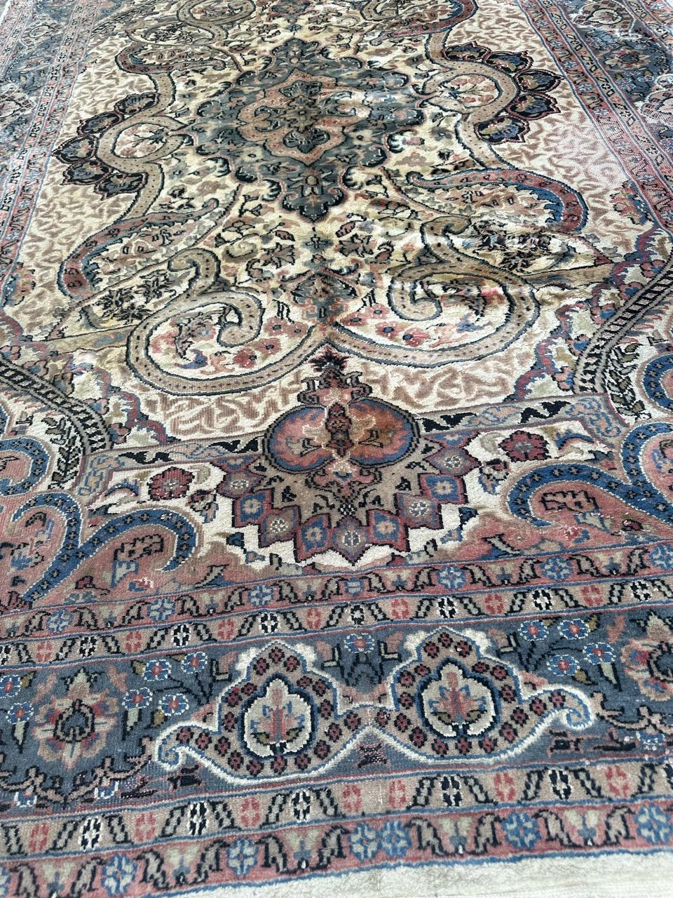 Beautiful vintage Pakistani rug 6