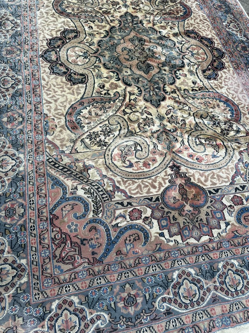 Beautiful vintage Pakistani rug  For Sale 7