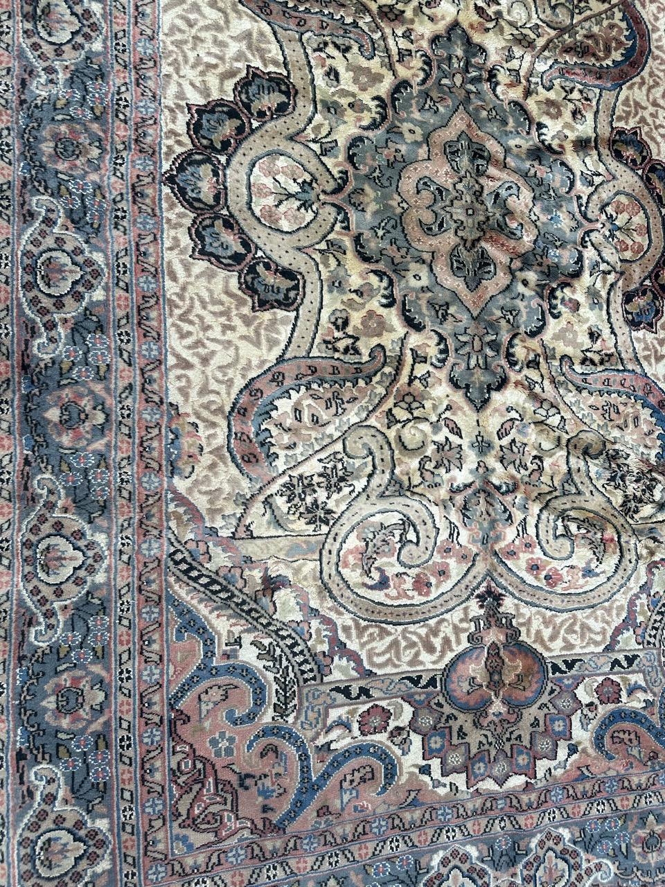 Beautiful vintage Pakistani rug  For Sale 8