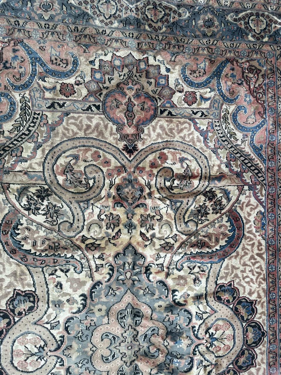 Beautiful vintage Pakistani rug 10