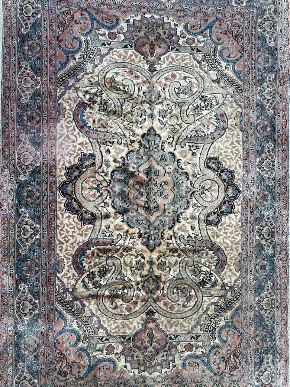 Nice 20th century Pakistani rug with beautiful floral design and nice colours with a white field, pink , blue ,grey , yellow and black, entirely and finely hand knotted with wool and silk on cotton foundation.
Wears at a side due to the