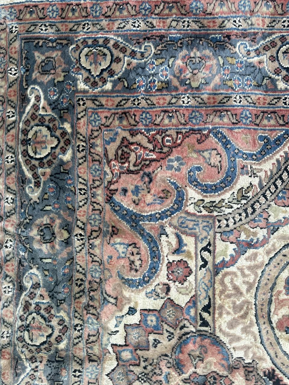 Wool Beautiful vintage Pakistani rug  For Sale