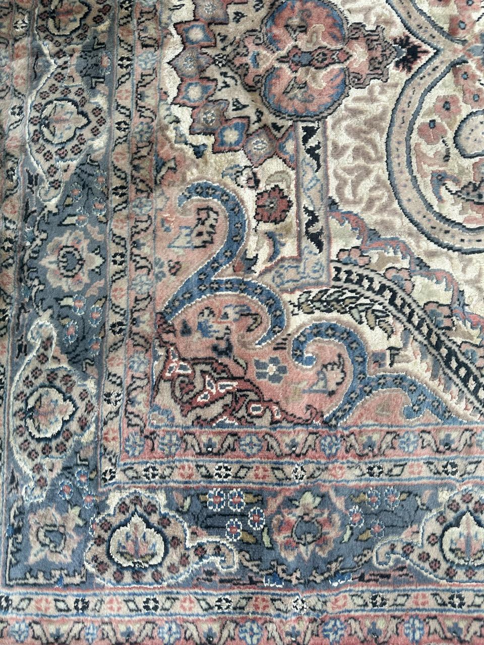 Beautiful vintage Pakistani rug  For Sale 1