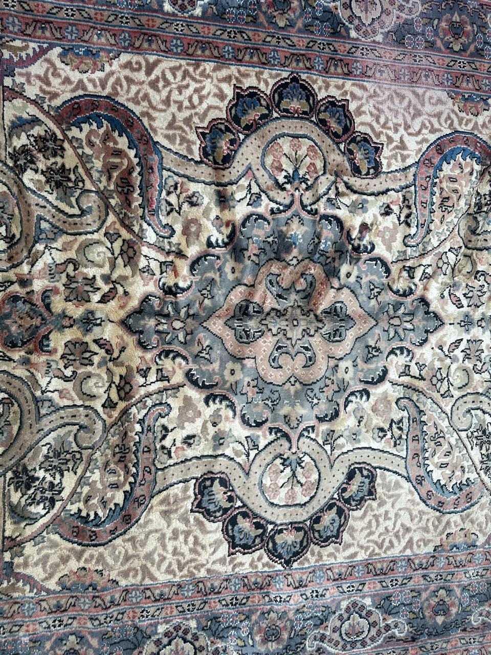 Beautiful vintage Pakistani rug  For Sale 2