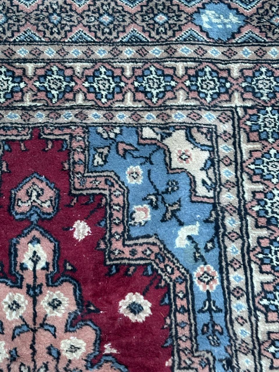 20ième siècle Bobyrug's Magnifique tapis pakistanais vintage de style turkmène  en vente