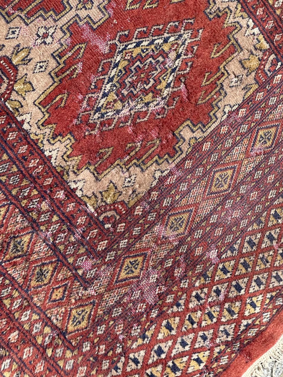Bobyrug’s distressed vintage Pakistani rug Turkmen style  In Distressed Condition For Sale In Saint Ouen, FR