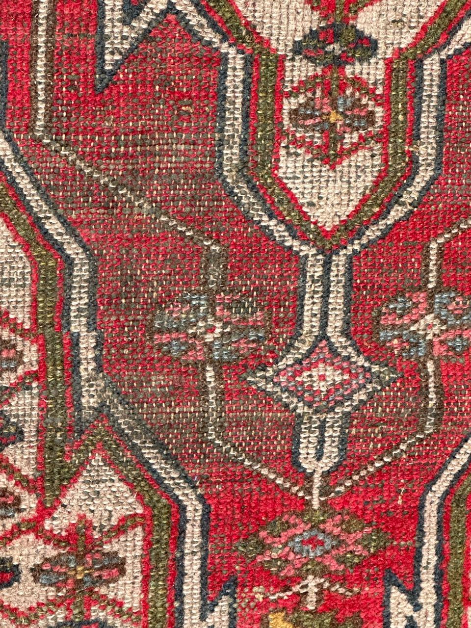 Bobyrug's rustikaler Vintage-Mazlaghan-Teppich  (Asiatisch) im Angebot