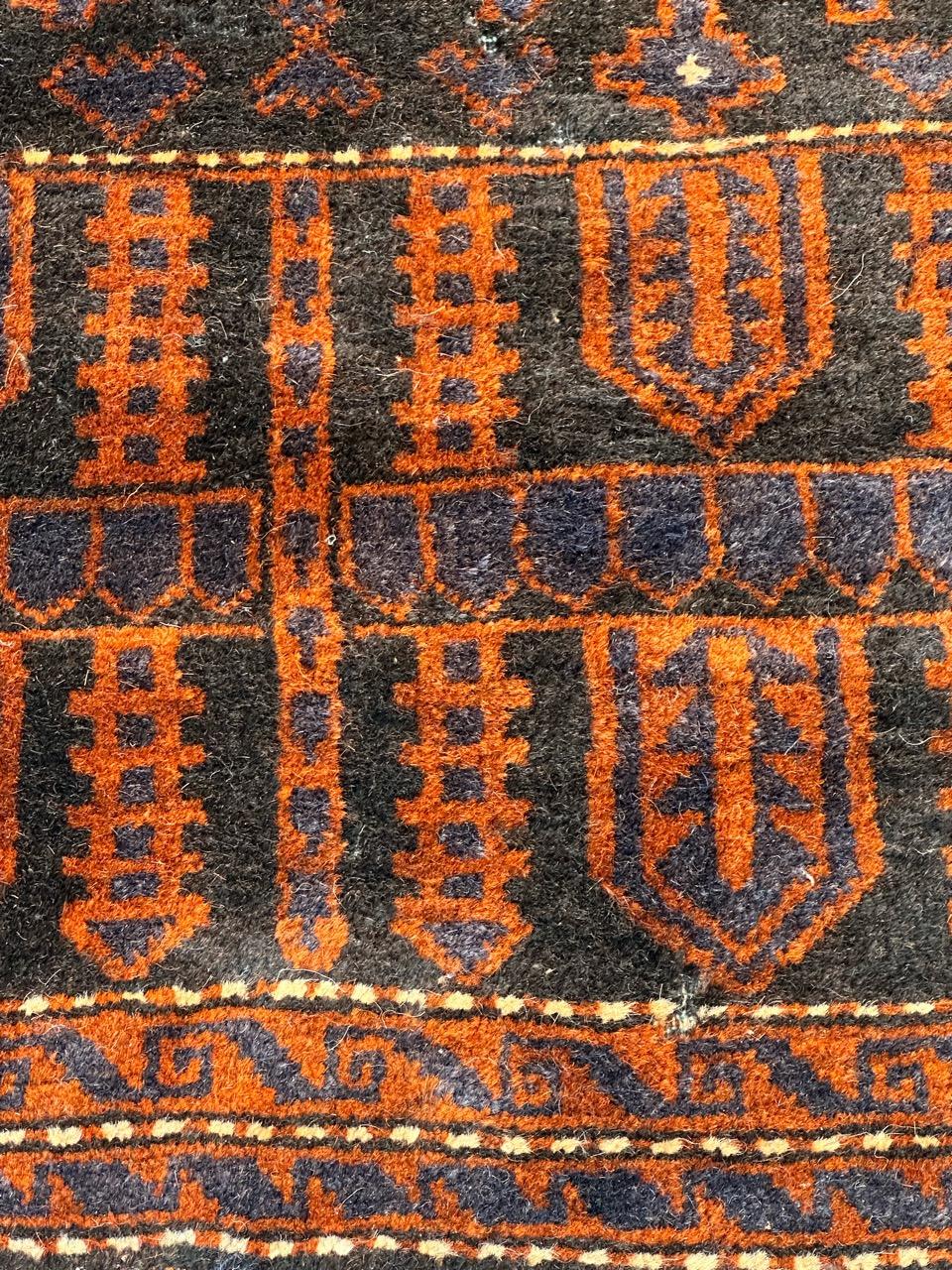 Bobyrug’s distressed vintage tribal Baluch rug  In Distressed Condition For Sale In Saint Ouen, FR