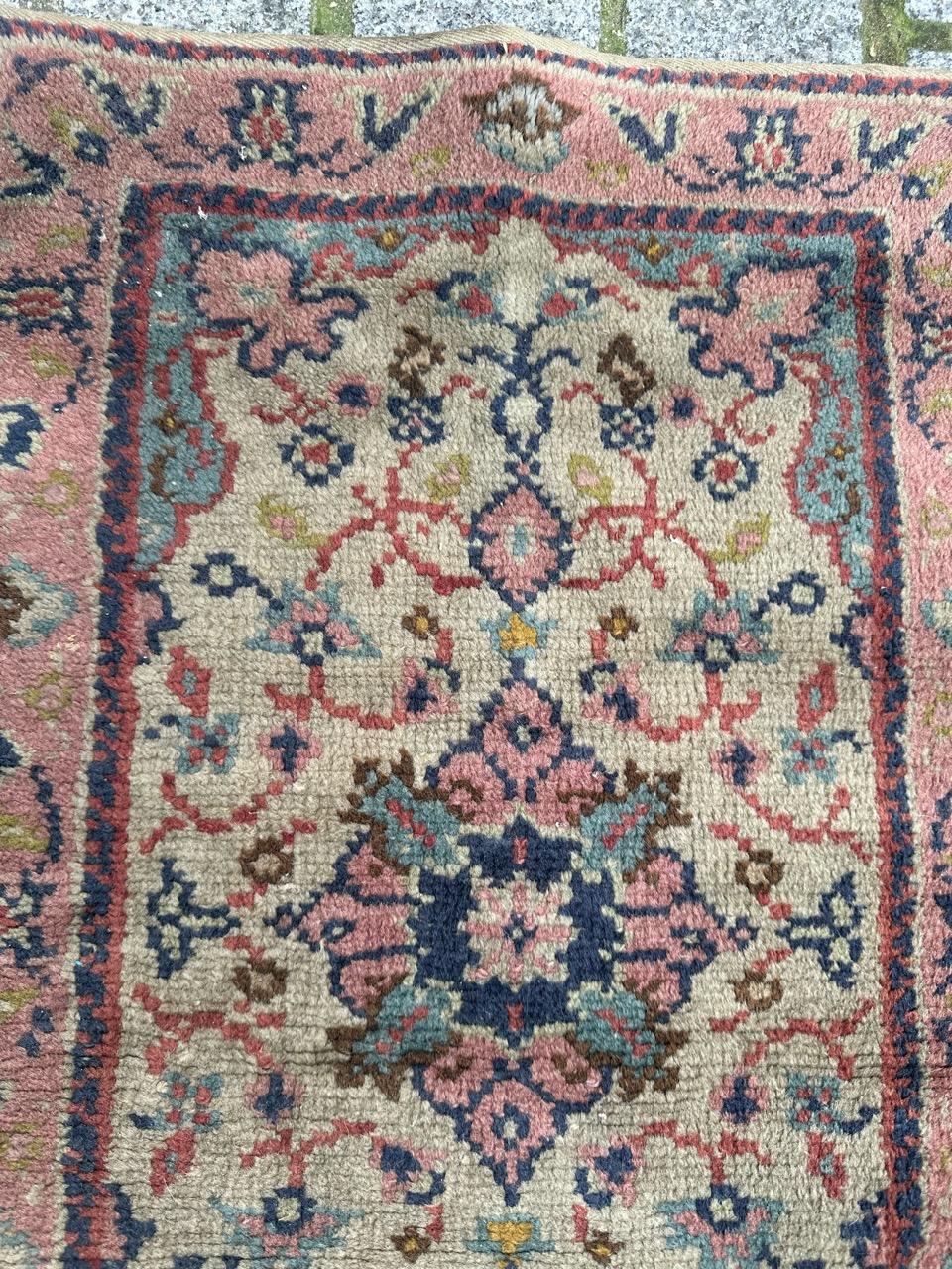 Pretty little Moroccan rug with a oushak design, with beautiful colours of the antique Oushak rugs, entirely hand knotted with wool on cotton foundation.

✨✨✨
