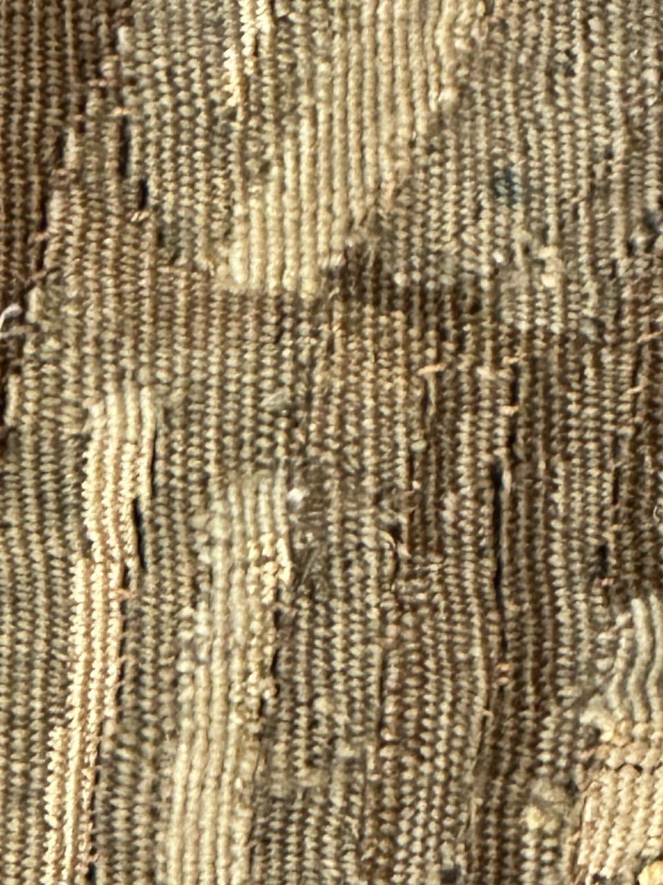 Bobyrug's nice 17th century French Aubusson fragment tapestry  en vente 4