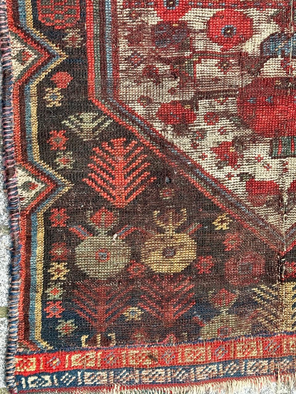 Bobyrug’s nice antique distressed qashqai fragment rug  In Distressed Condition For Sale In Saint Ouen, FR