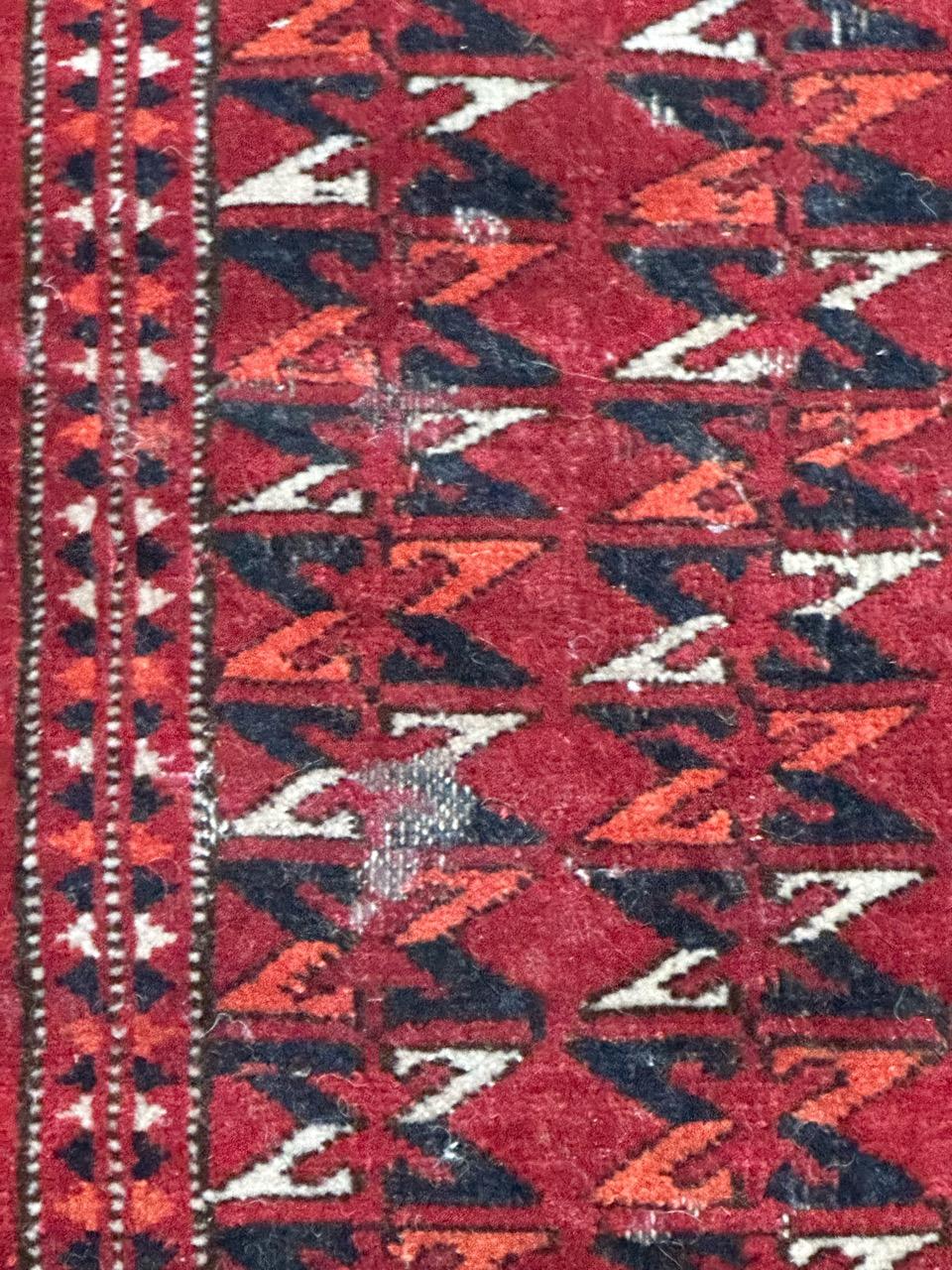 Noué à la main Le beau tapis antique du Turkménistan en détresse de Bobyrug  en vente
