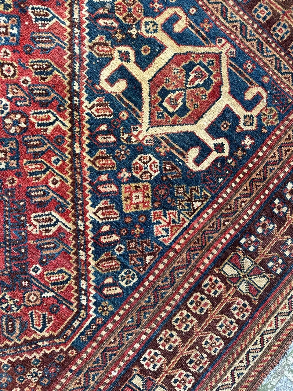 Le beau tapis antique qashqai de Bobyrug  en vente 10