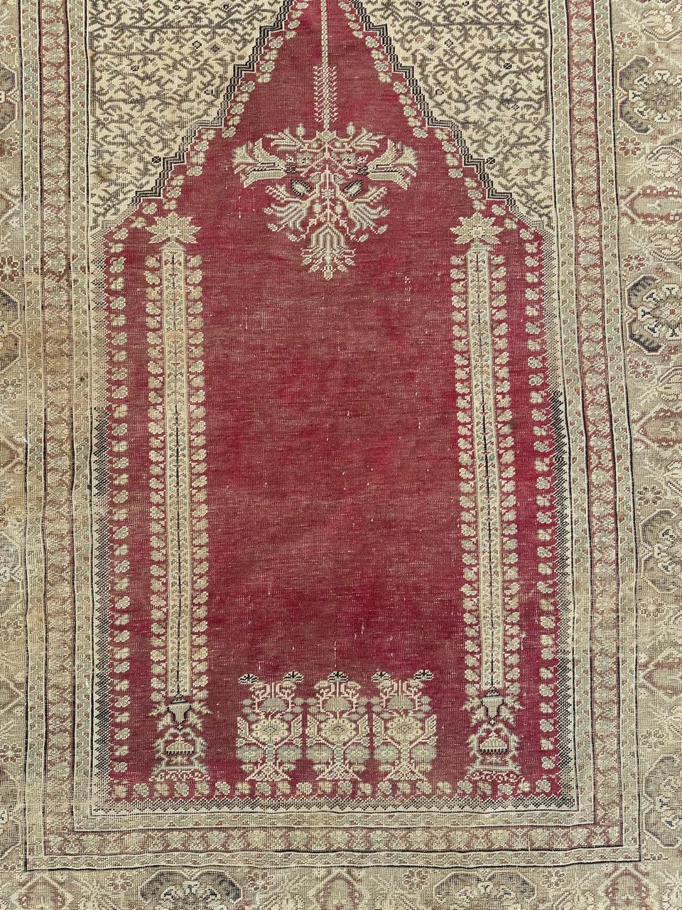 Pretty antique Turkish Ghiordes rug with beautiful mihrab design and beautiful natural light colours, entirely and finely hand knotted with wool on cotton foundation.

✨✨✨
