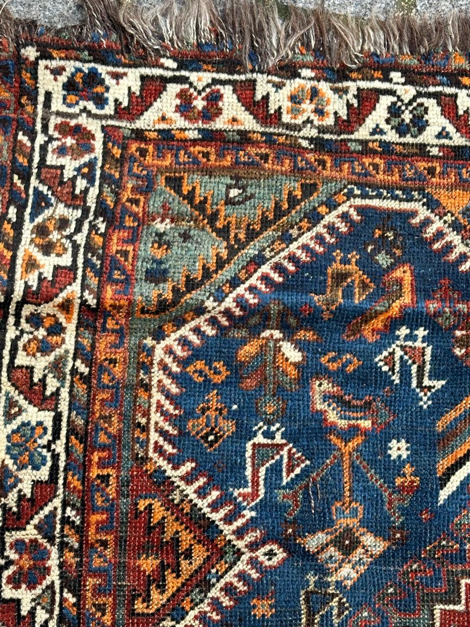 Bobyrug’s nice distressed antique tribal Shiraz rug In Distressed Condition For Sale In Saint Ouen, FR