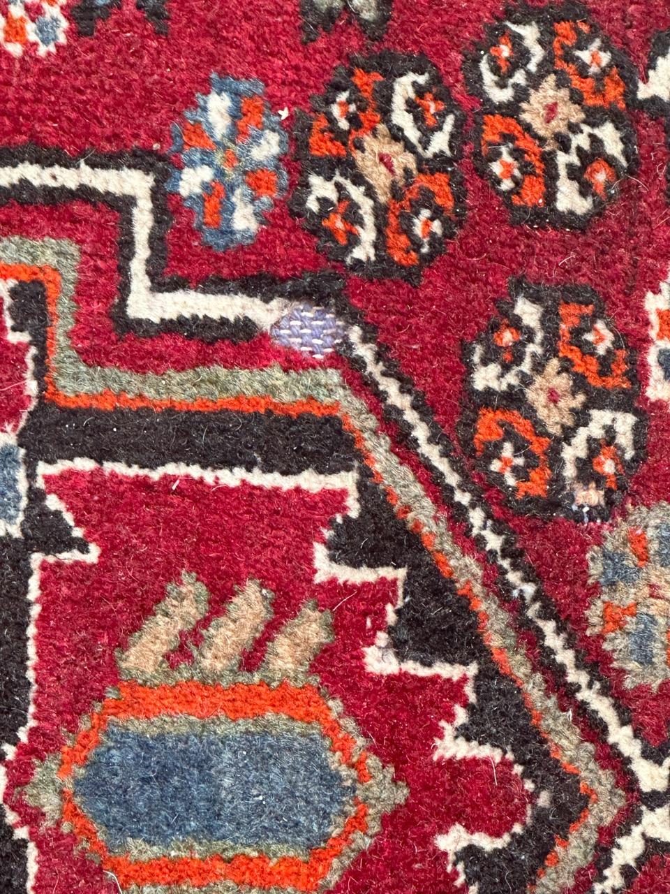 Bobyrugs schöner Hamadan-Teppich aus der Mitte des Jahrhunderts im Zustand „Starke Gebrauchsspuren“ im Angebot in Saint Ouen, FR