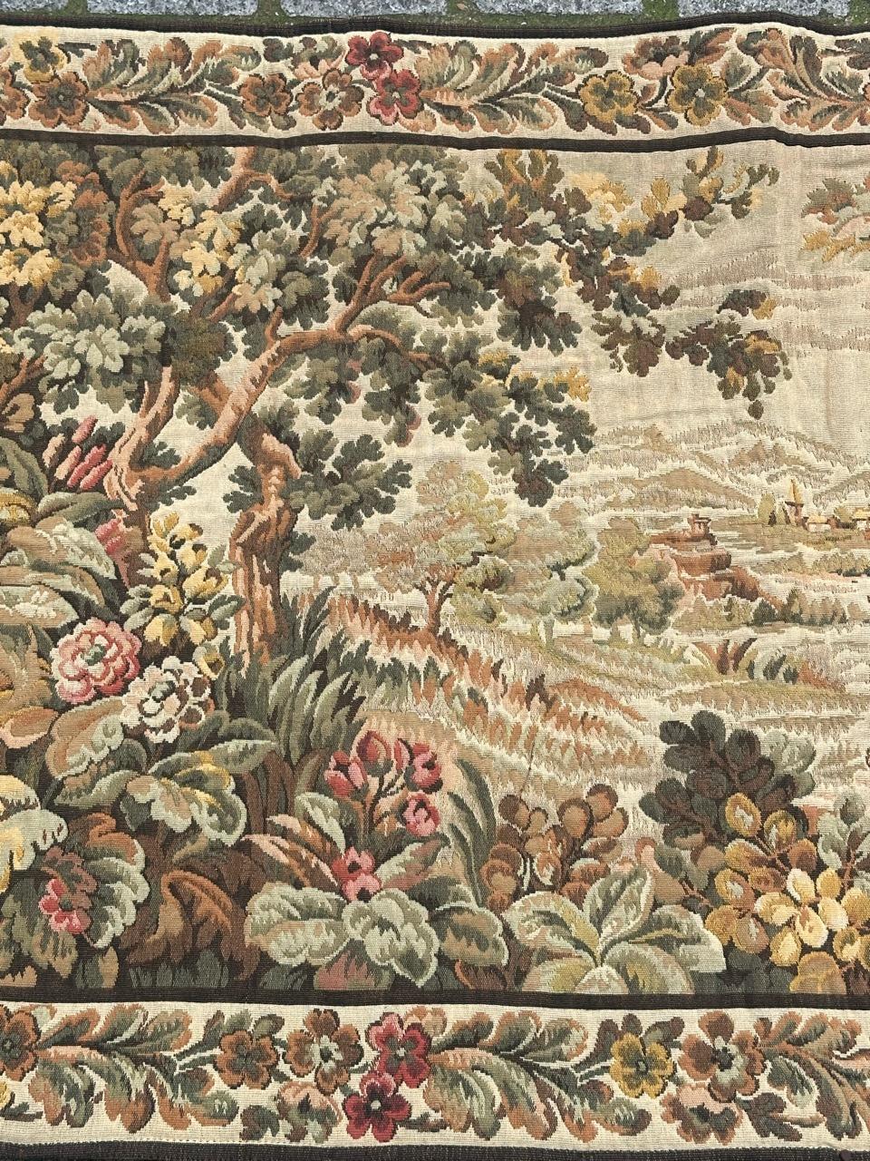 Bobyrug’s Nice French Aubusson Style Jacquard Tapestry  In Good Condition For Sale In Saint Ouen, FR